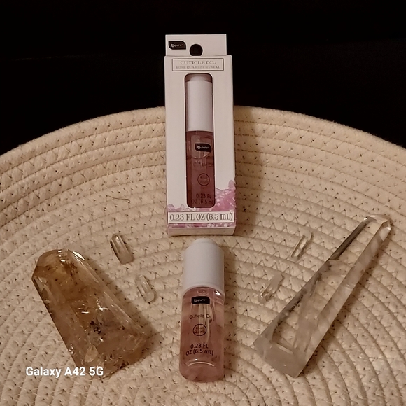 Nail Cuticle Oil Infused with Pink Rose Quartz Crystal Chips NIB NEW & FRESH - Picture 1 of 4